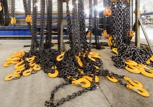 A bunch of chains that are hanging on some poles